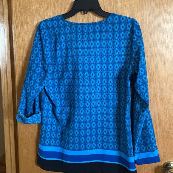 Nice blouse - Picture 2 of 3